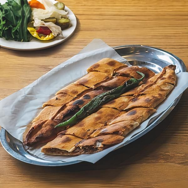 Kapalı Kıymalı Pide